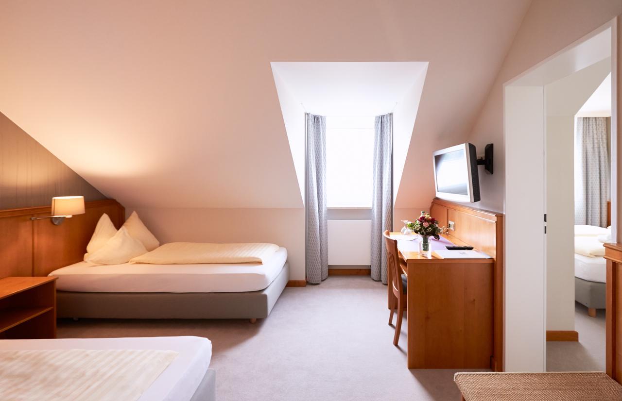 Large Single Room,543147096:JPEG